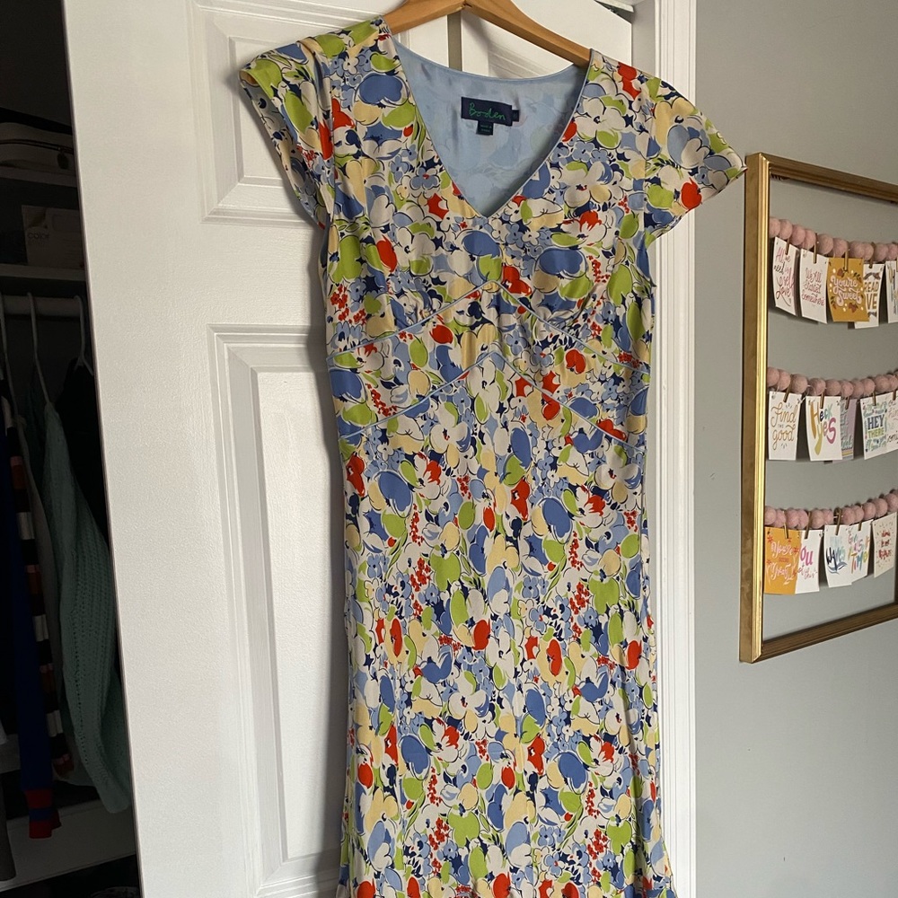 Boden 💯 silk floral Size 8 dress
